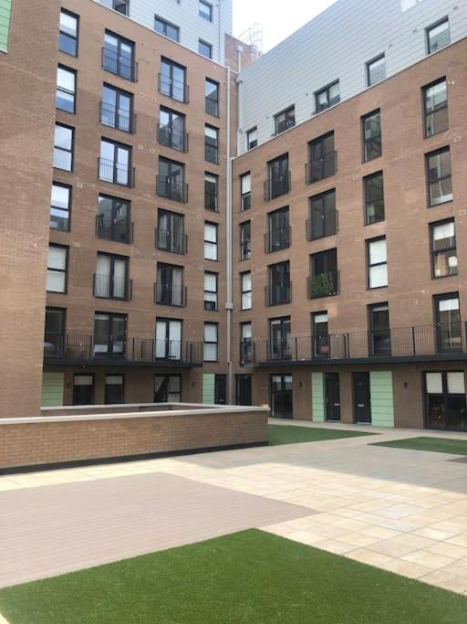 3 Bedroom Apartment Free Parking Manchester Esterno foto