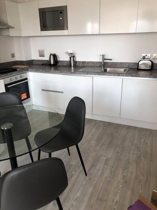 3 Bedroom Apartment Free Parking Manchester Esterno foto