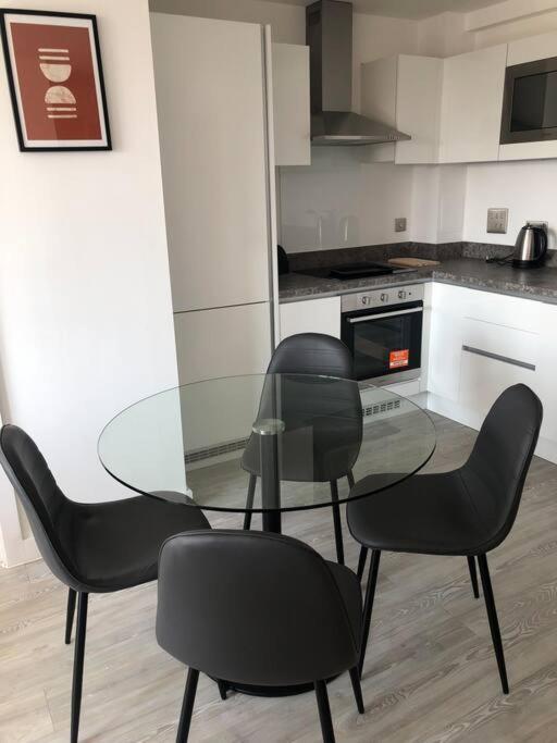 3 Bedroom Apartment Free Parking Manchester Esterno foto