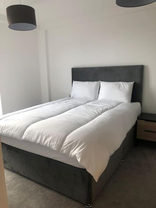 3 Bedroom Apartment Free Parking Manchester Esterno foto